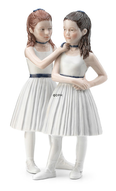 Ballerina, to stående balletpiger, Royal Copenhagen figur nr. 135