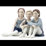 Ballerina, tre siddende balletpiger, Royal Copenhagen figur nr. 136
