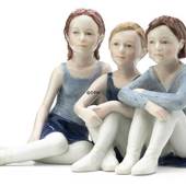 Ballerina, tre siddende balletpiger, Royal Copenhagen figur