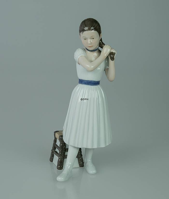 Stående balletpige, Royal Copenhagen figur af ballerina nr. 138