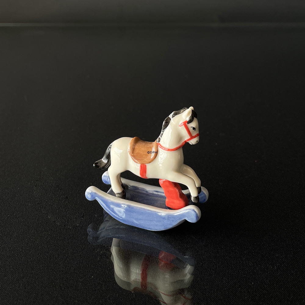 Gyngehest, Royal Copenhagen figur nr. 143 i serien toys
