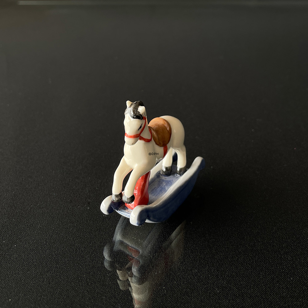 Gyngehest, Royal Copenhagen figur nr. 143 i serien toys
