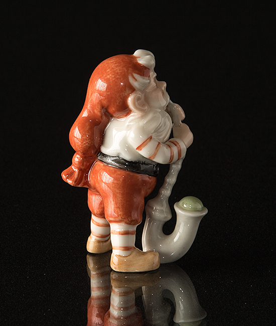 Nisse med pibe, Royal Copenhagen jule figur nr. 182