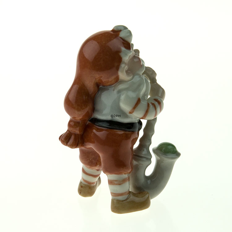 Nisse med pibe, Royal Copenhagen jule figur nr. 182