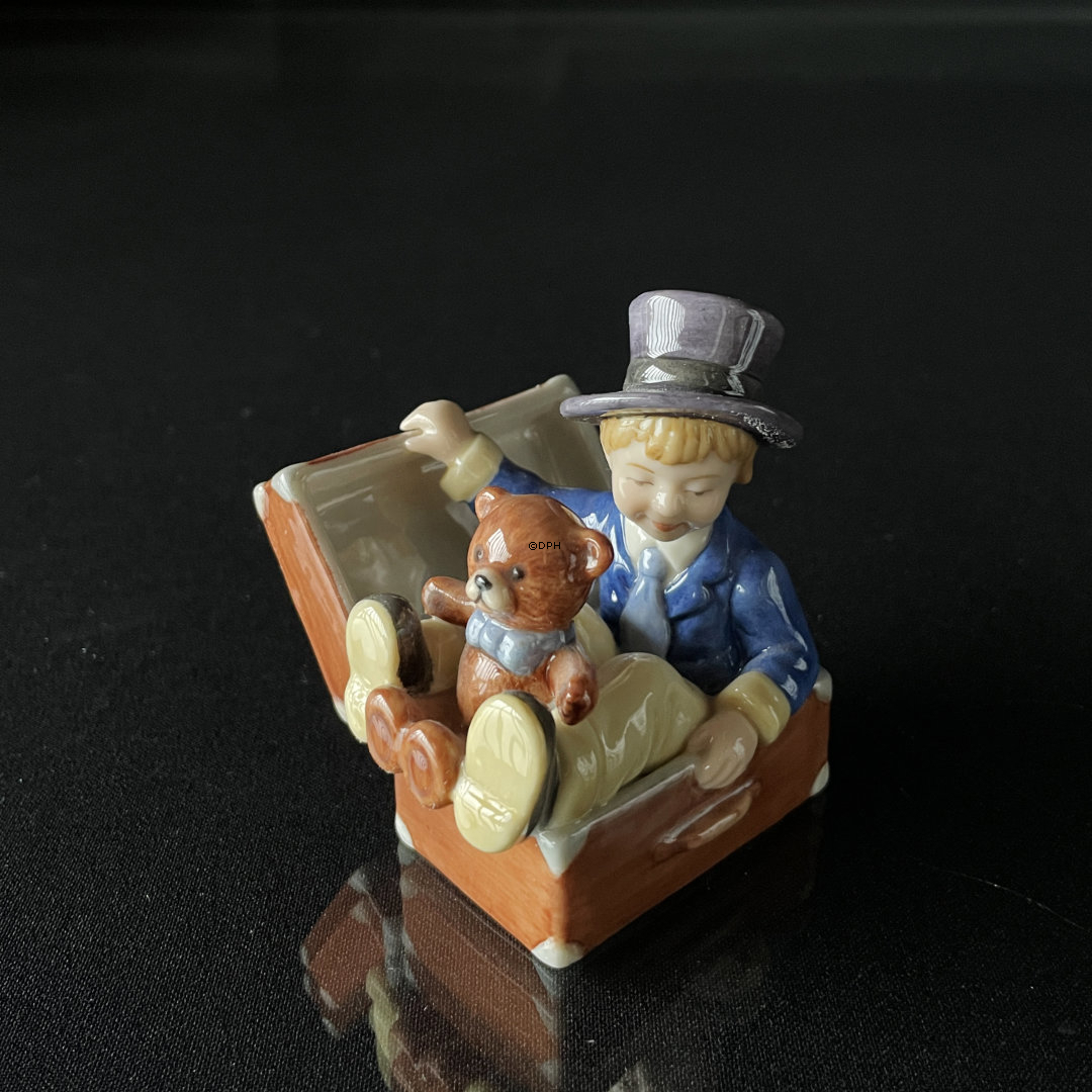 Den Flyvende Kuffert Royal Copenhagen figur nr. 228