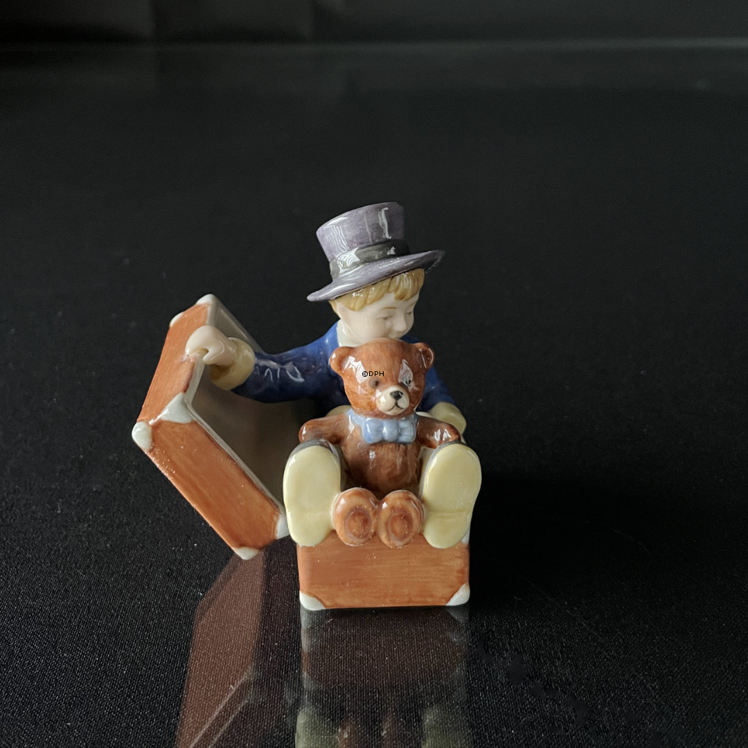Den Flyvende Kuffert Royal Copenhagen figur nr. 228
