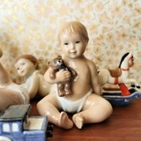 Baby med Bamse, Royal Copenhagen figur nr. 246
