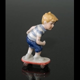 Mini Sommer og Vinterbørn, dreng på skateboard, Royal Copenhagen figur nr. 266