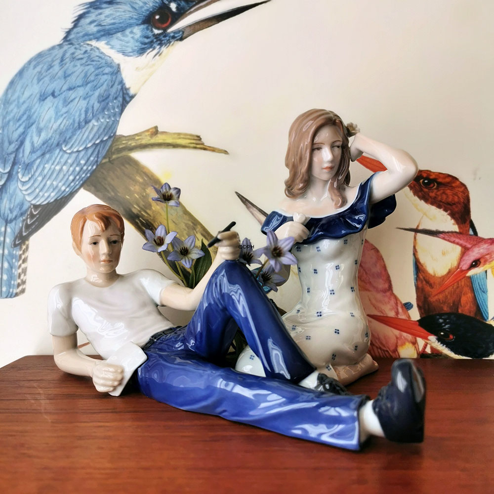 Ung mand som skriver brev, Royal Copenhagen figur nr. 271