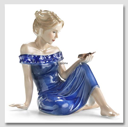 Ung Pige med Fugl , Royal Copenhagen figur nr. 274