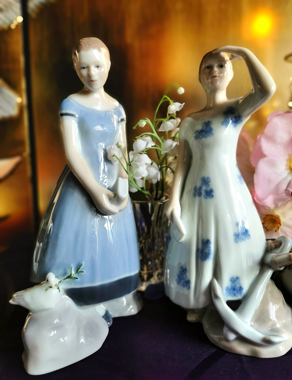 Tro, Royal Copenhagen figur nr. 295