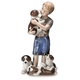 Dreng med hundehvalpe, Royal Copenhagen figur nr. 362
