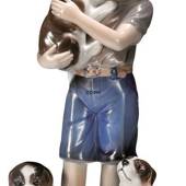 Dreng med hundehvalpe, Royal Copenhagen figur
