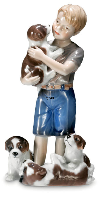 Dreng med hundehvalpe, Royal Copenhagen figur nr. 362