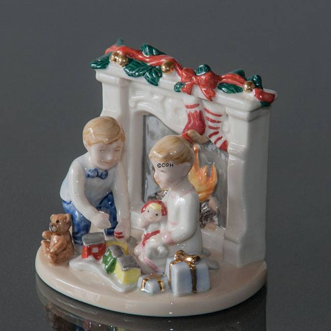 Clara og Peter ved kaminen, Royal Copenhagen figur nr. 411