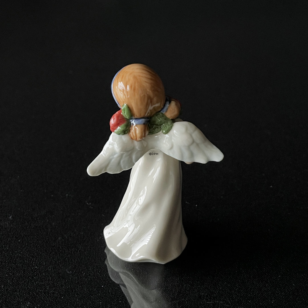 Engel med roser, Royal Copenhagen figur nr. 415