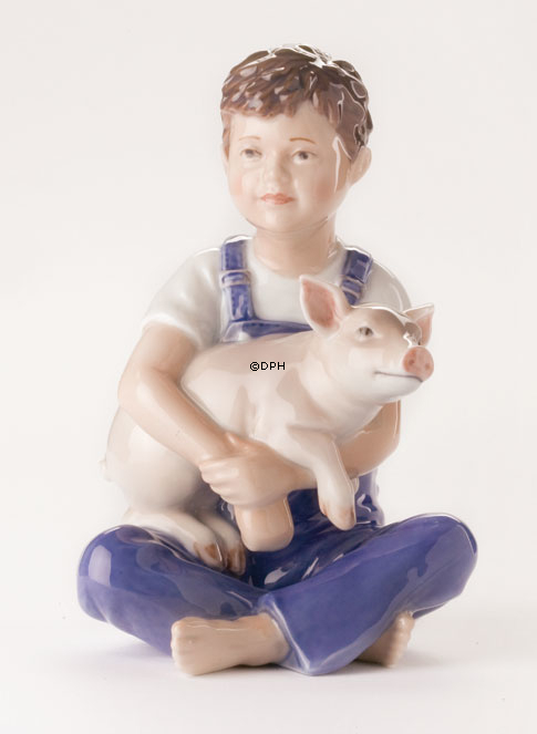 Dreng med gris, Royal Copenhagen figur nr. 436