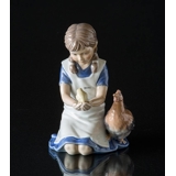Pige med høne, Royal Copenhagen figur nr. 437