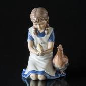Pige med høne, Royal Copenhagen figur