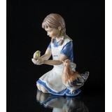 Pige med høne, Royal Copenhagen figur nr. 437