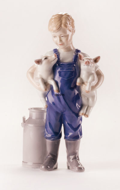 Dreng med to grise, Royal Copenhagen figur nr. 449
