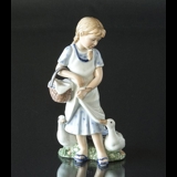 Mädchen mit Enten, Royal Copenhagen Figur Nr. 450