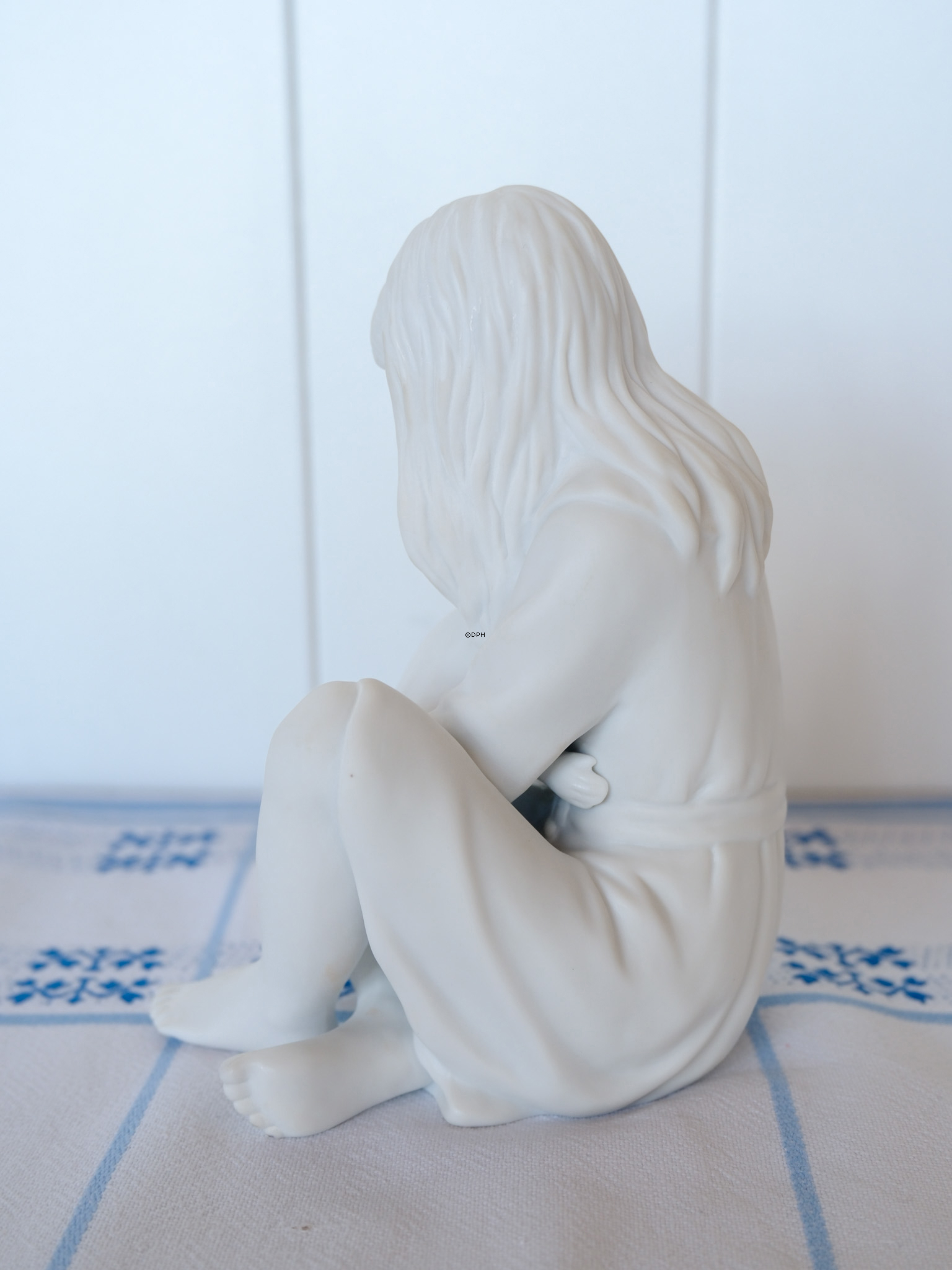Mor med sovende baby, Royal Copenhagen Hvid figur nr. 541