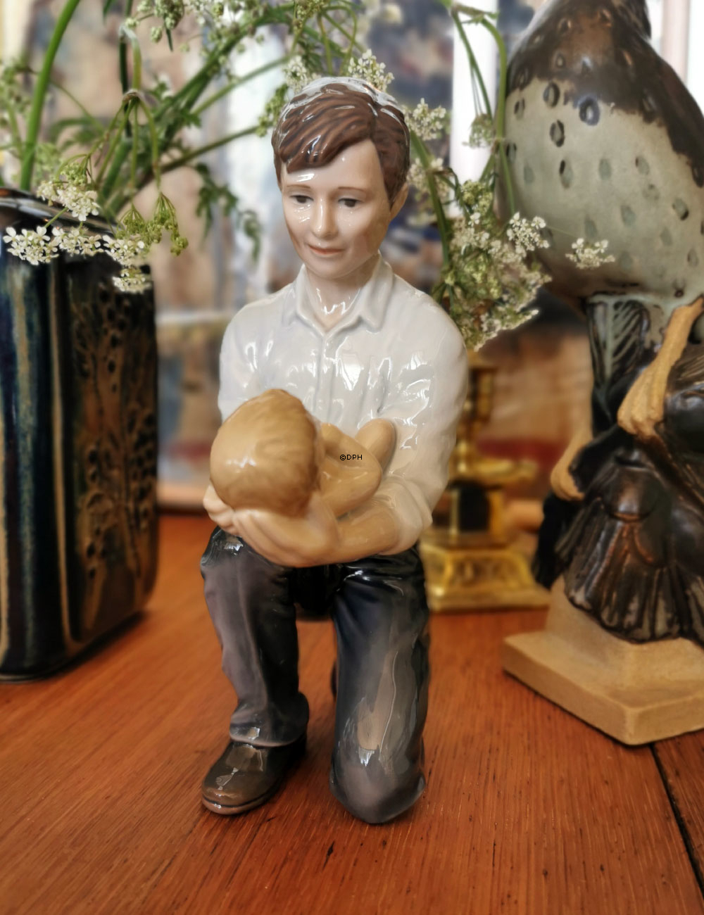 Far med sovende barn på sit knæ, Royal Copenhagen figur nr. 542