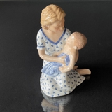 Mutter mit Baby auf dem Schoß, Royal Copenhagen Figur Nr. 545