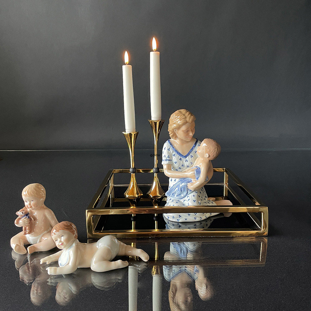 Mor med barn på skødet, Royal Copenhagen figur nr. 545