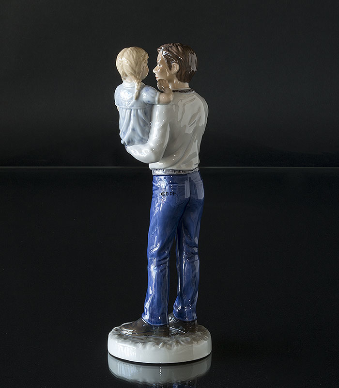Far med pige på armen, Royal Copenhagen figur nr. 547