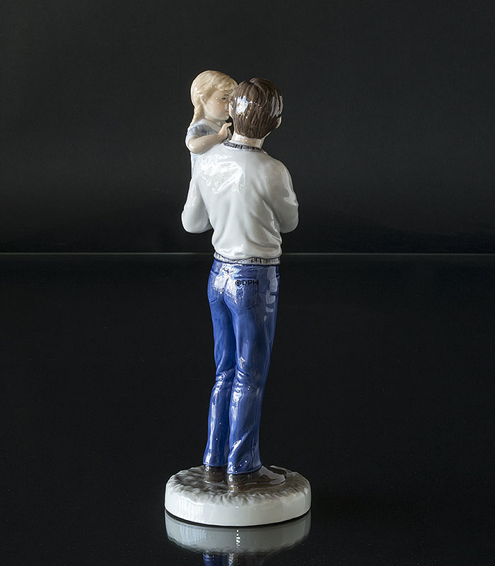 Far med pige på armen, Royal Copenhagen figur nr. 547
