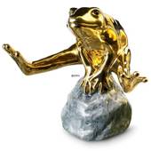 Guld frø siddende på sten, Royal Copenhagen figur