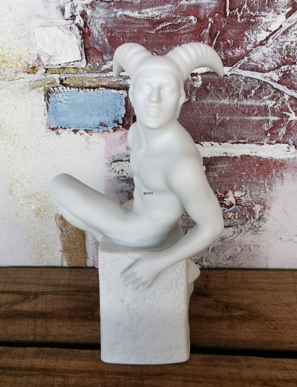 Gammel Stjernetegnsfigur, Stenbuk (21. december til 19. januar), mand, Royal Copenhagen figur nr. 1249610 (Udgået model)