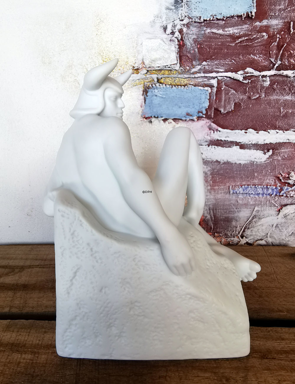 Gammel Stjernetegnsfigur, Tyr (21. april til 21. maj), mand, Royal Copenhagen figur nr. 1249614 (Udgået model)