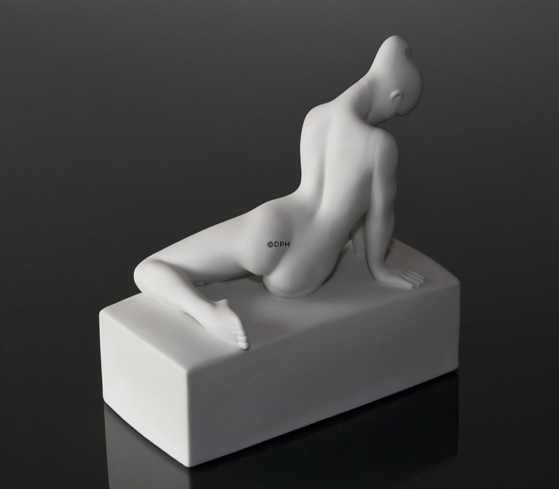 Perfectio kvindeskulptur, Royal Copenhagen figur nr. 657, hvid