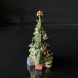 Årets Juletræ 2009, med julepynt og guldstjerne i toppen