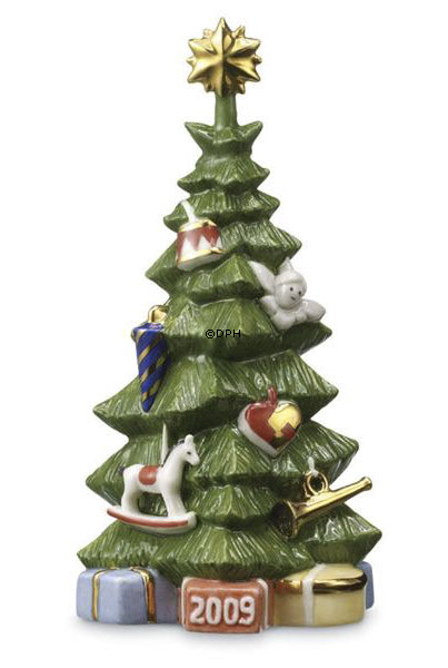 Årets Juletræ 2009, med julepynt og guldstjerne i toppen