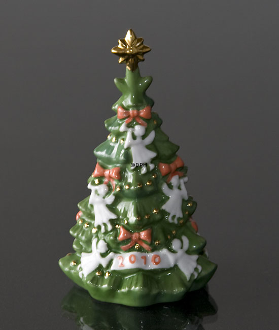 Årets Juletræ 2010, med julepynt og guldstjerne