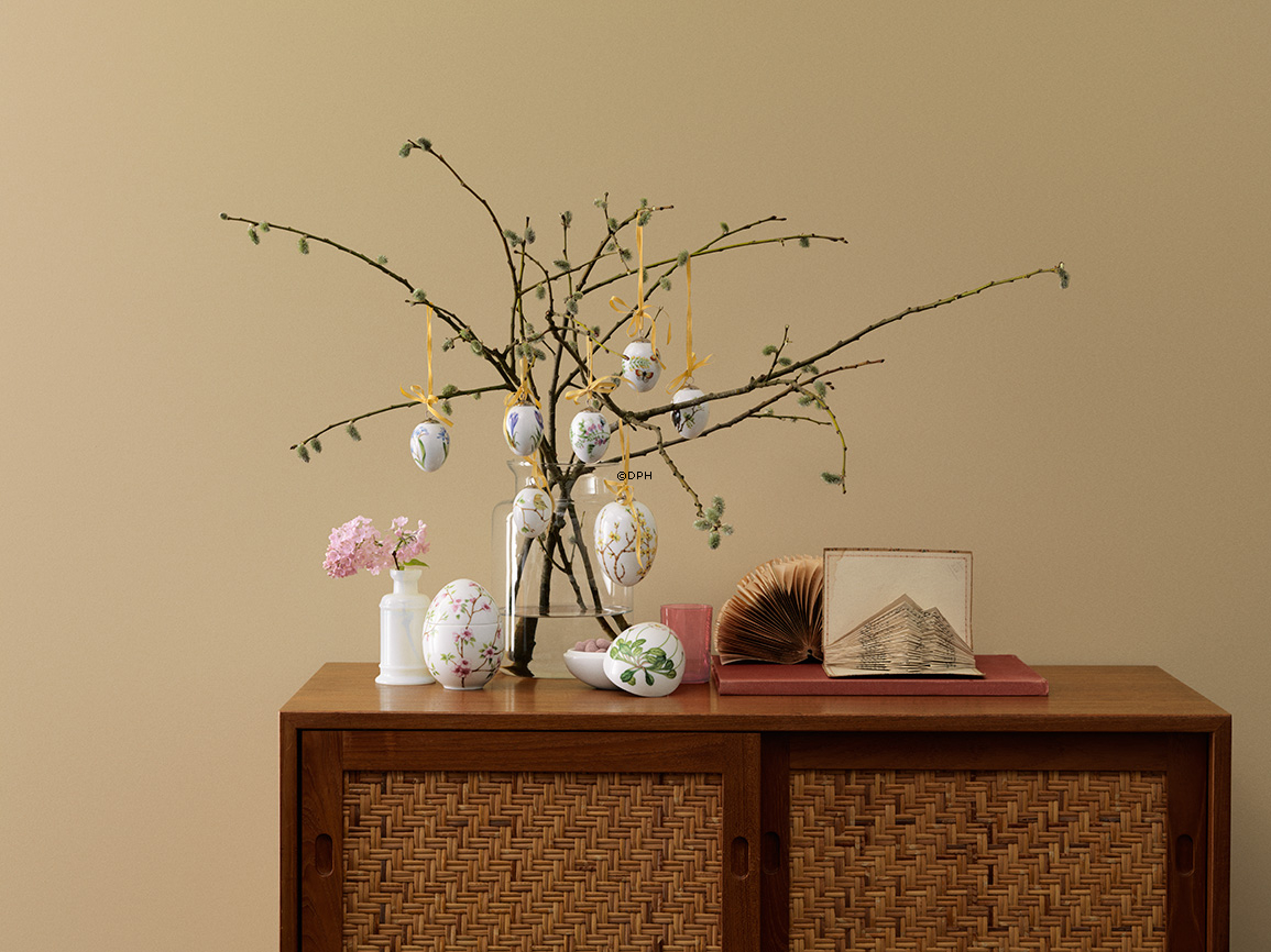 Stående bonbonniere med kirsebær, Royal Copenhagen påskeæg 2018 (uden kasse)