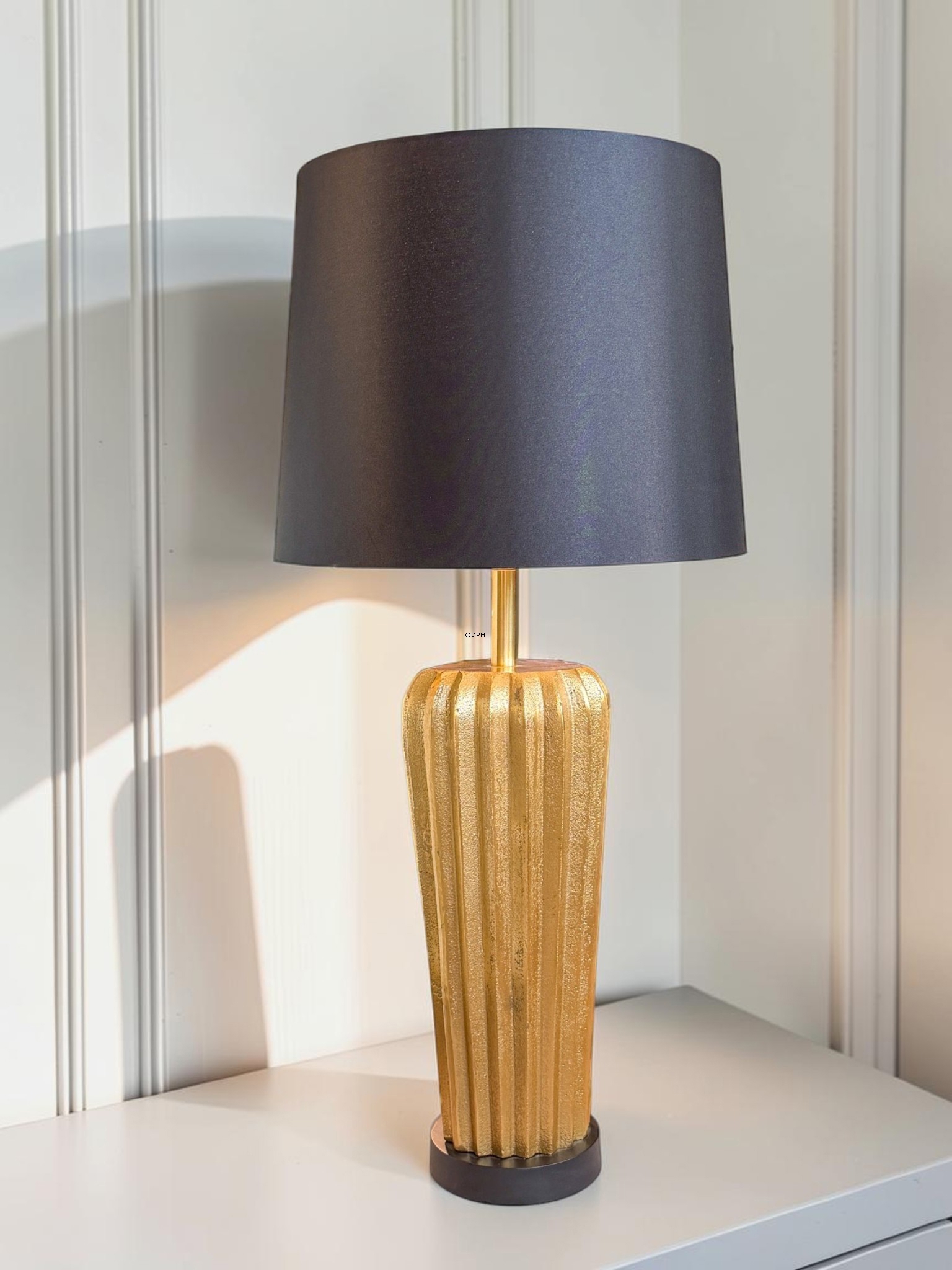 Rund cylinderformet lampeskærm 26 cm i højden i sort chintz, (evt til Holmegaard Base lampe stor)