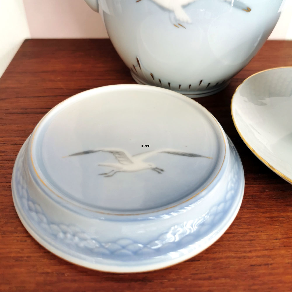 Måge med guld, flaskeholder eller bordskåner/fod til kaffekande, Bing & Grøndahl