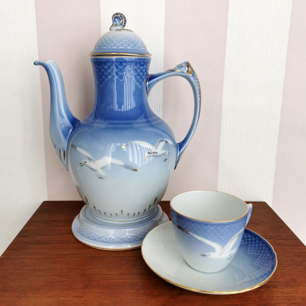 Måge med guld, flaskeholder eller bordskåner/fod til kaffekande, Bing & Grøndahl