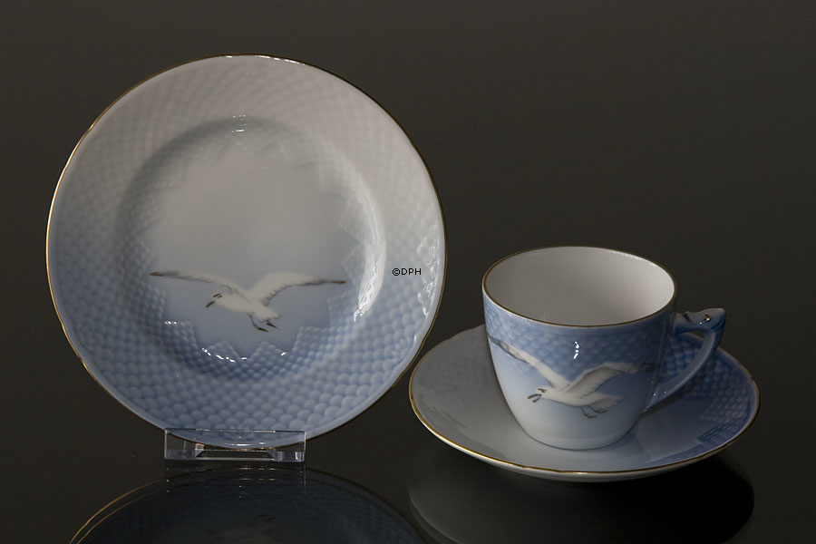 Mågestel med guld, alm. kaffe kop nr. 071 eller 305 eller 102, indhold 12,5 cl., Kop Ø 7,6cm H.6,5