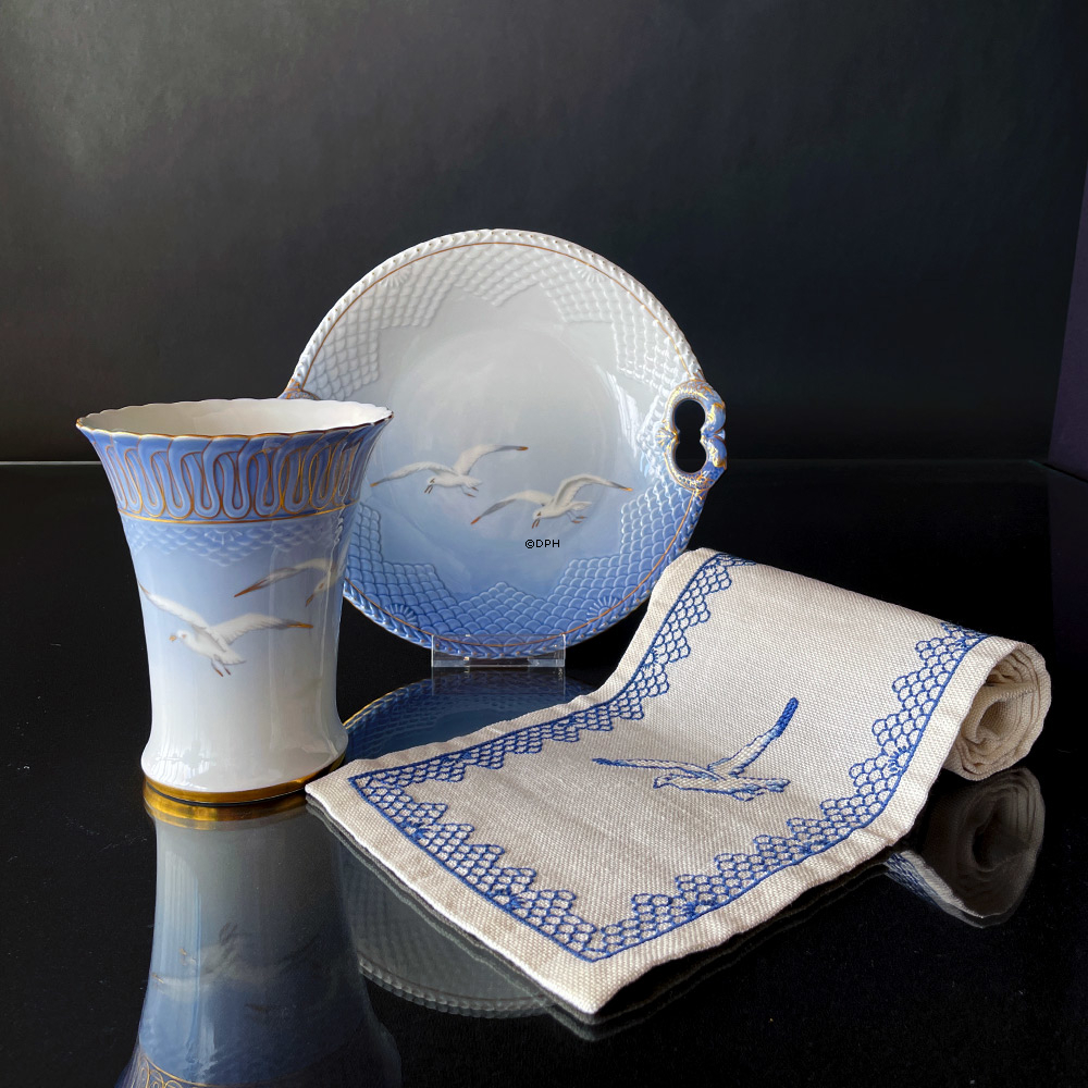 Mågestel med guld, kagefad nr. 422 eller 304 eller 101 26cm