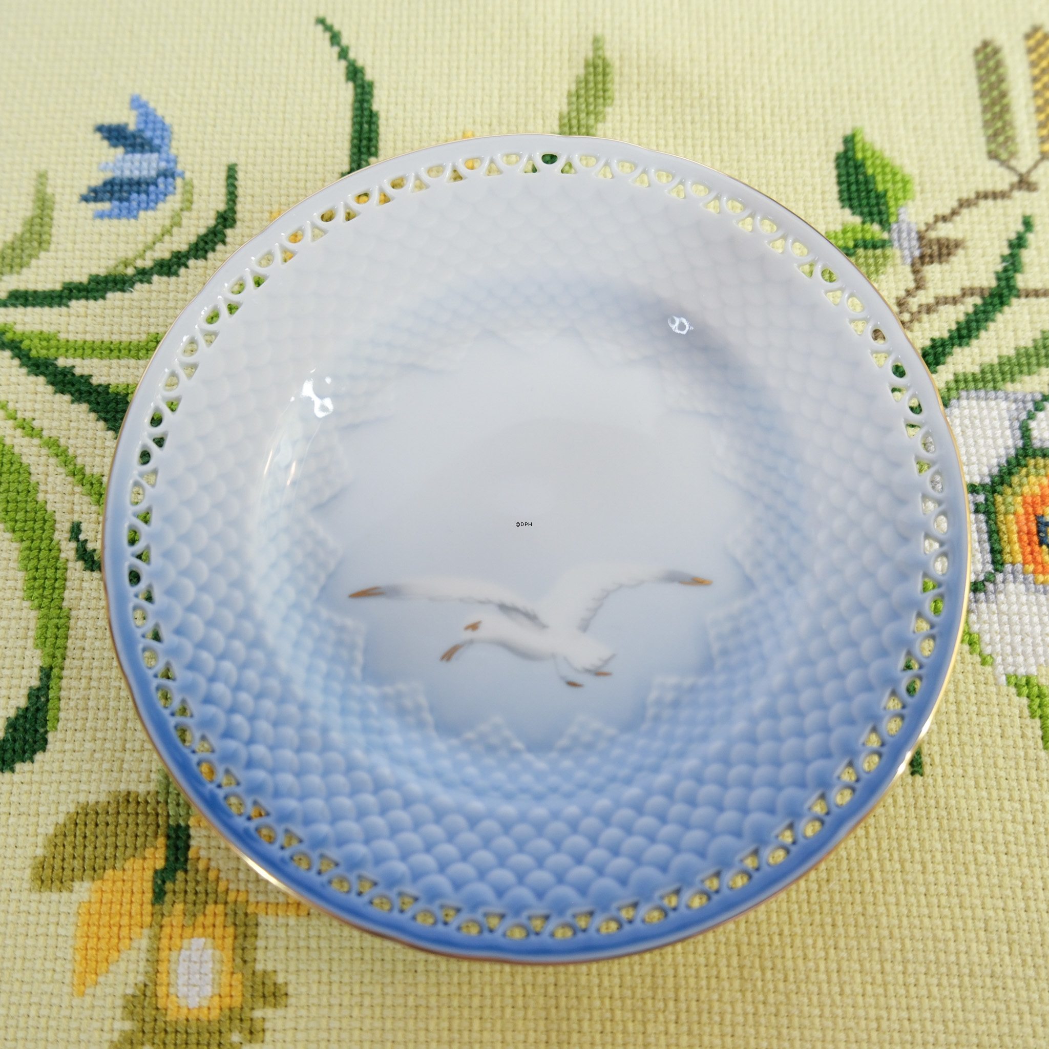 Måge med guld, flad kage tallerken 16 cm, med blondekant, Bing & Grøndahl - Royal Copenhagen