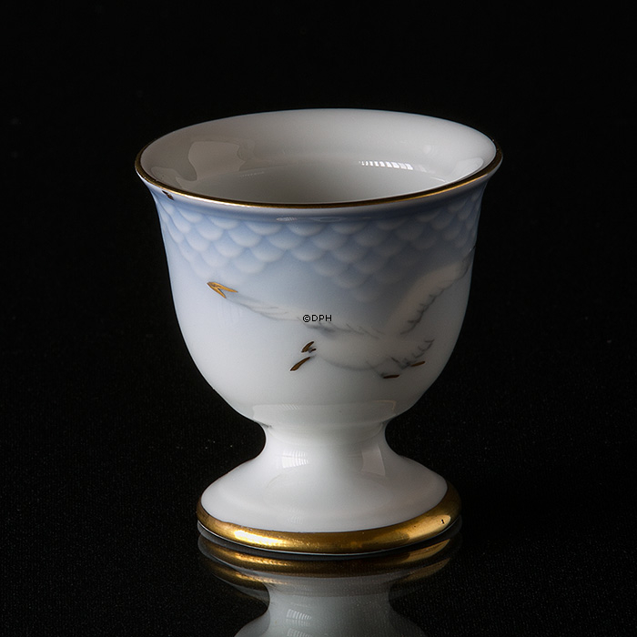 Mågestel med guld æggebæger nr. 696