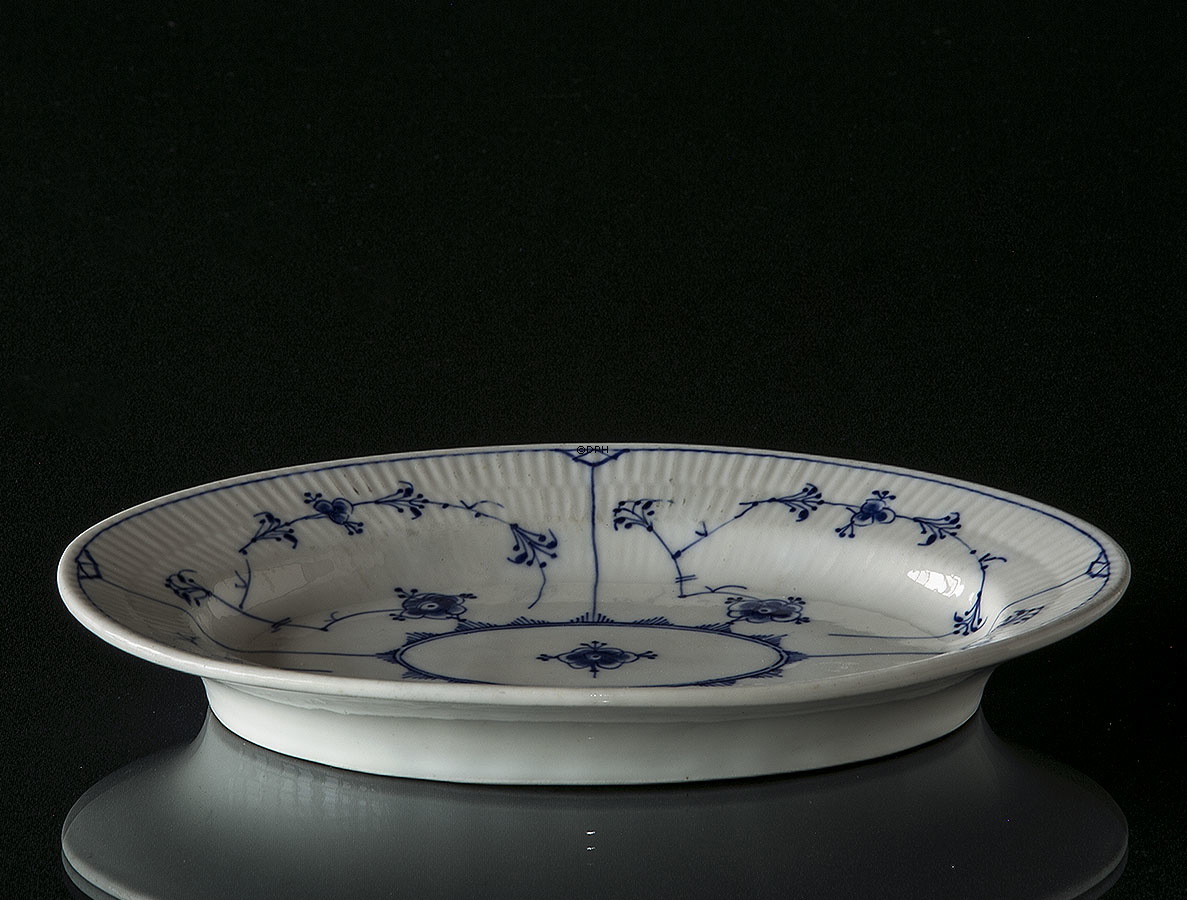 Blåmalet Ovalt Fad 25,5 cm, Musselmalet Bing & Grøndahl nr. 18 eller 318