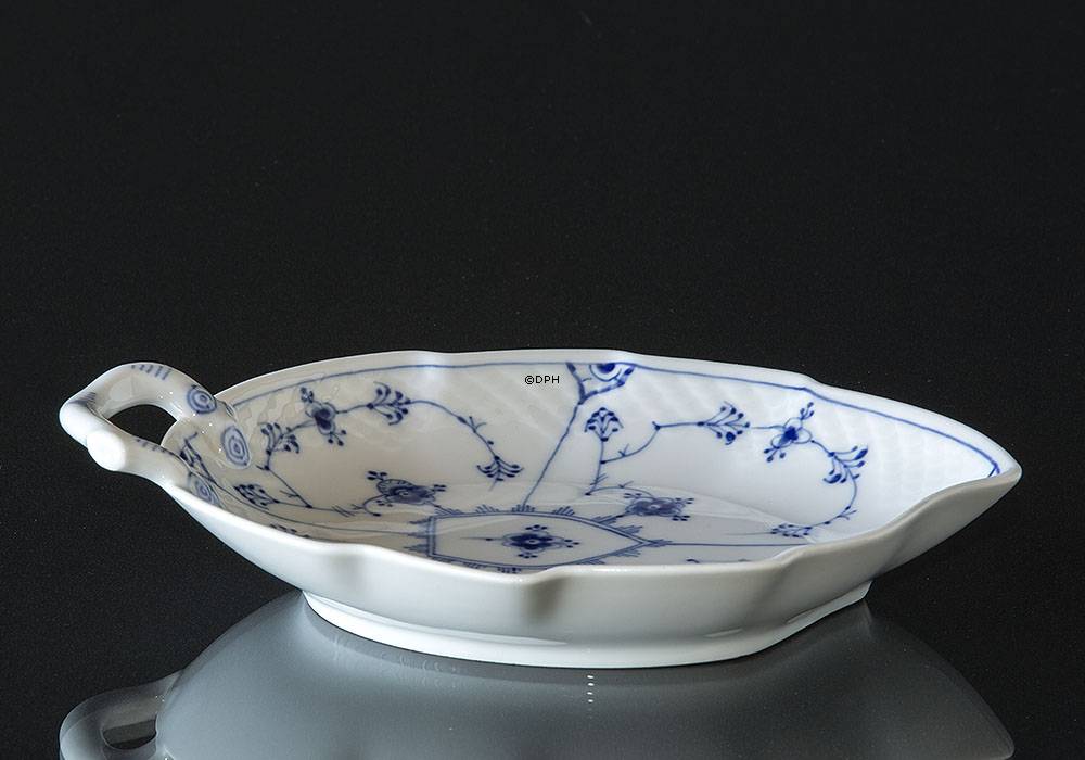 Blåmalet stel bladformet asiet, lille, Bing & Grøndahl nr. 198 eller 356, 19cm