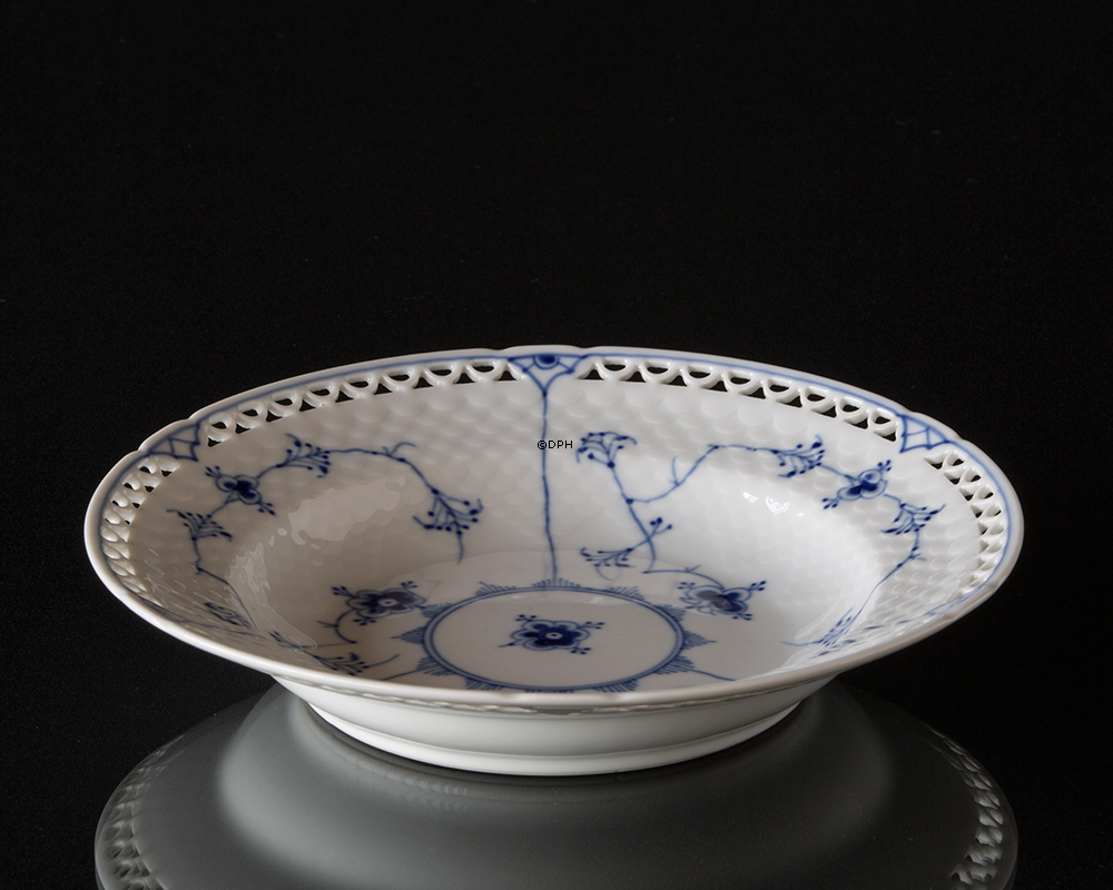 Blåmalet dyb tallerken 21 cm, med blondekant, Bing & Grøndahl